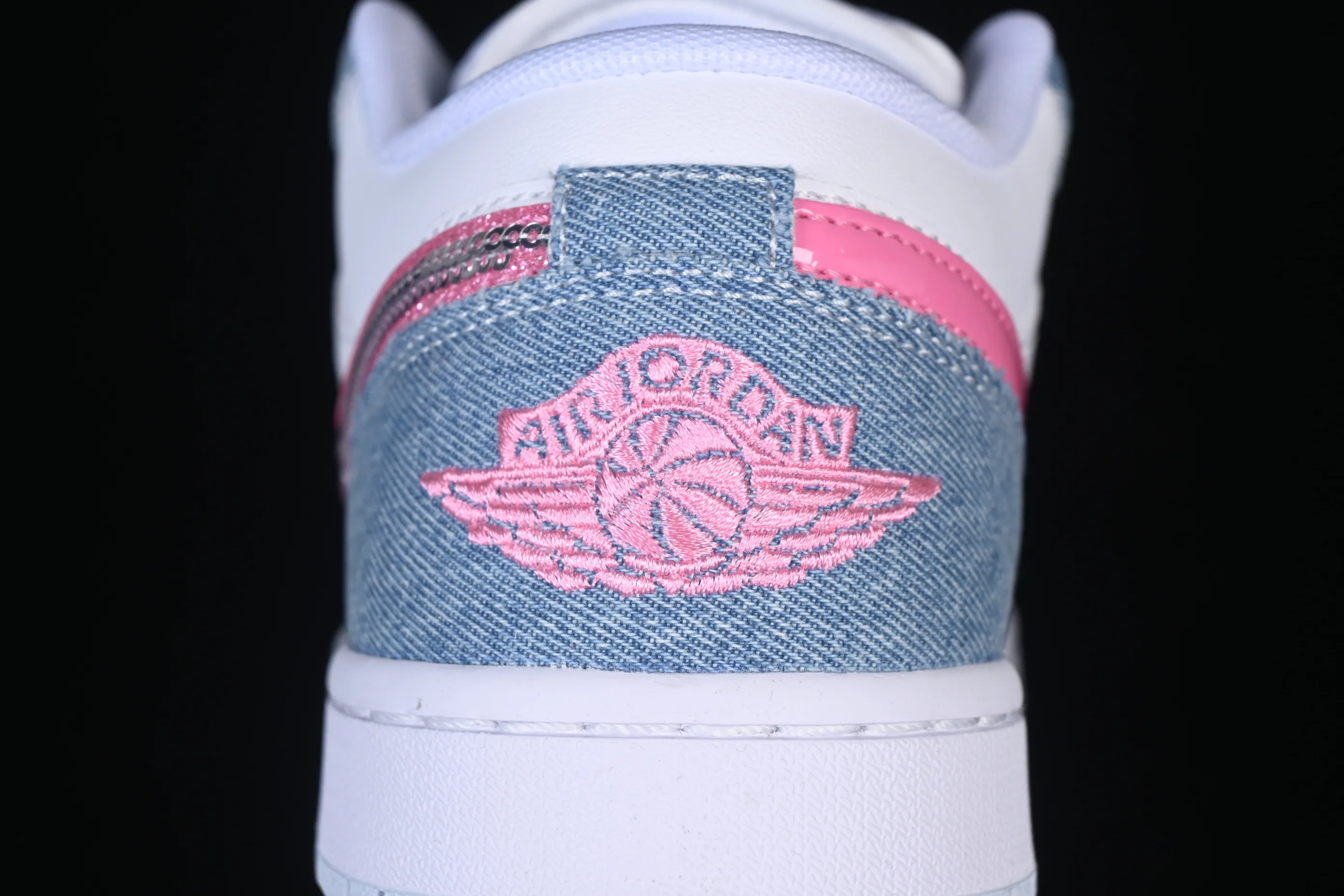 All categories Air Jordan Jordan series basketball shoes Air Jordan 1 Low Air Jordan 1 Low AJ1 Joe 1 white and blue denim pink diamond hook low-top casual sneakers HQ2001-400